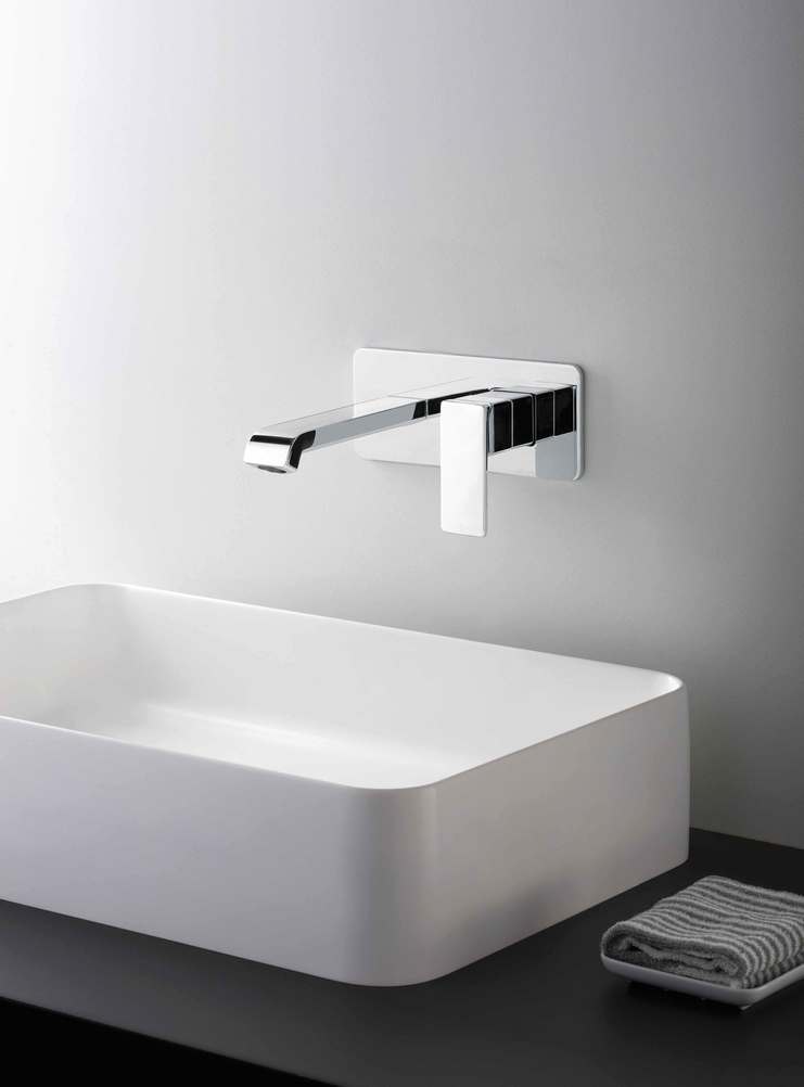 Eckige Armatur aus Chrom