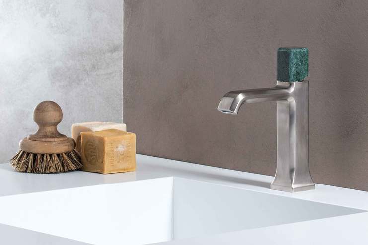 Armatur mit grünem Griff