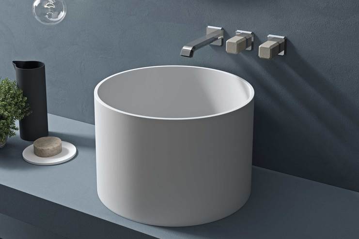 Armatur mit eckigen Griffen