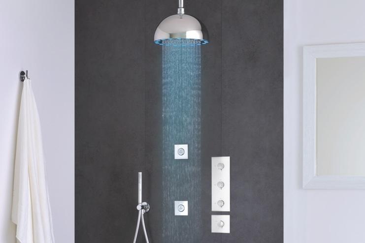 Kopfbrause mit blauem LED Licht