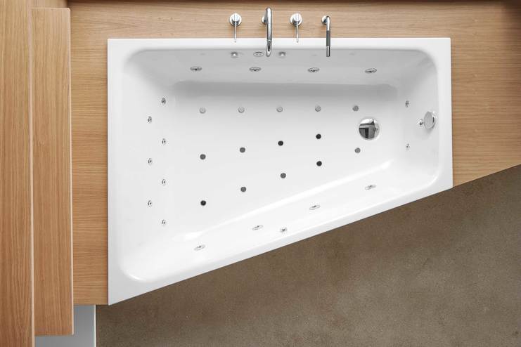 Whirl Wanne mit silberfarbenen Düsen