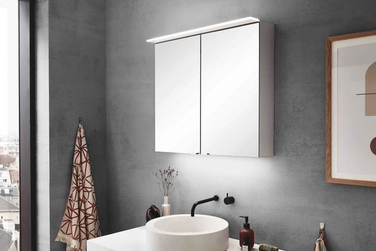 Spiegelschrank mit viel Stauraum