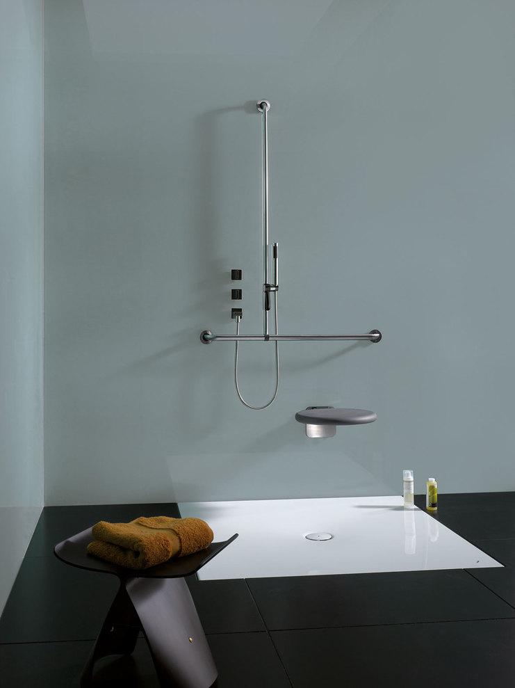 Dusche mit Haltegriffen