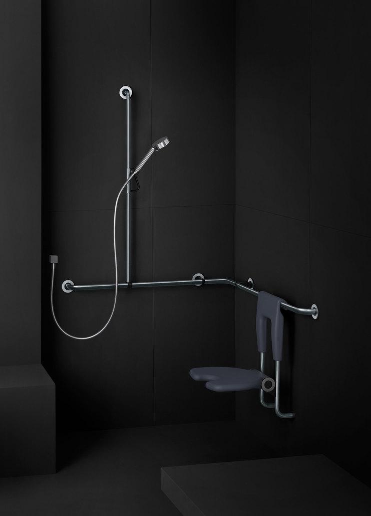 Barrierefreie Dusche mit Haltegriffen