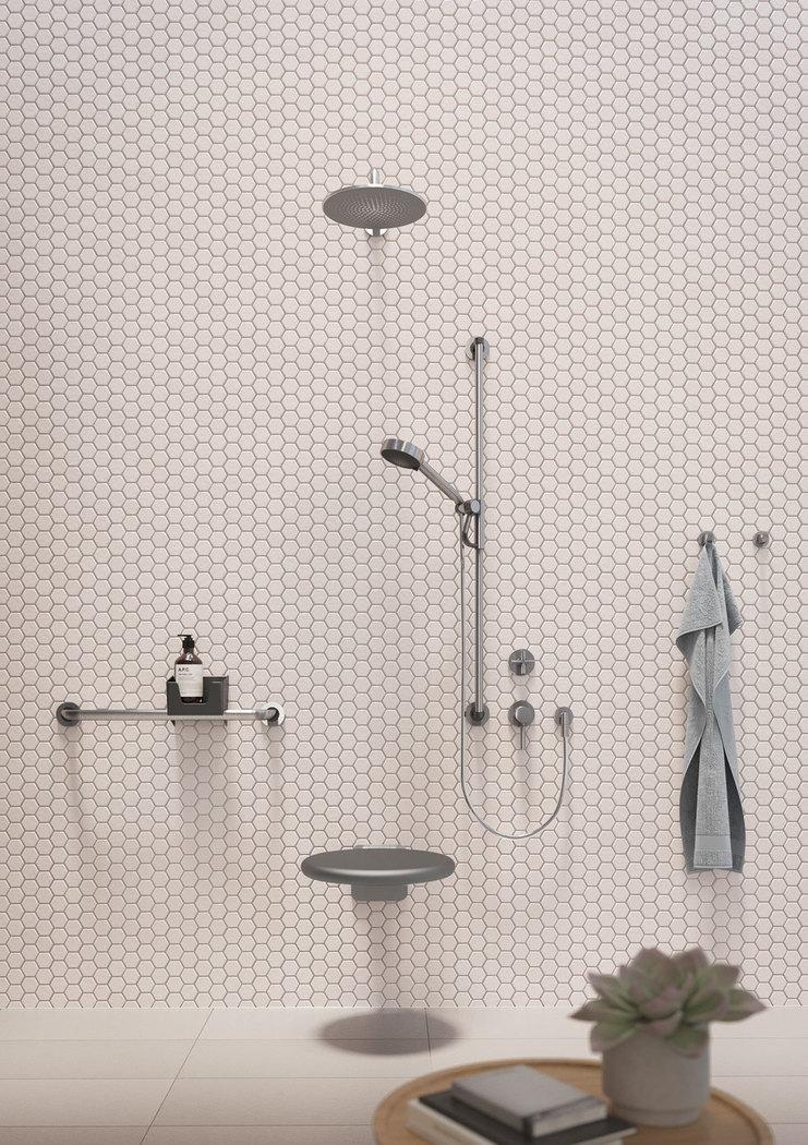 Barrierefreie Dusche mit Haltegriffen