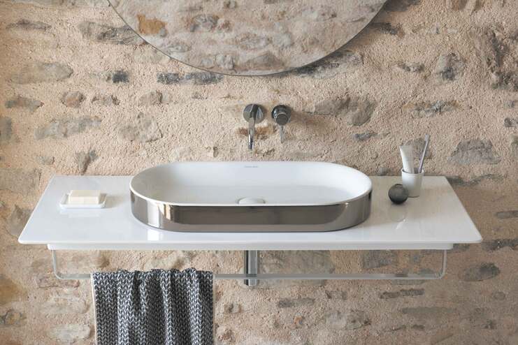 Silberfarbener Waschtisch