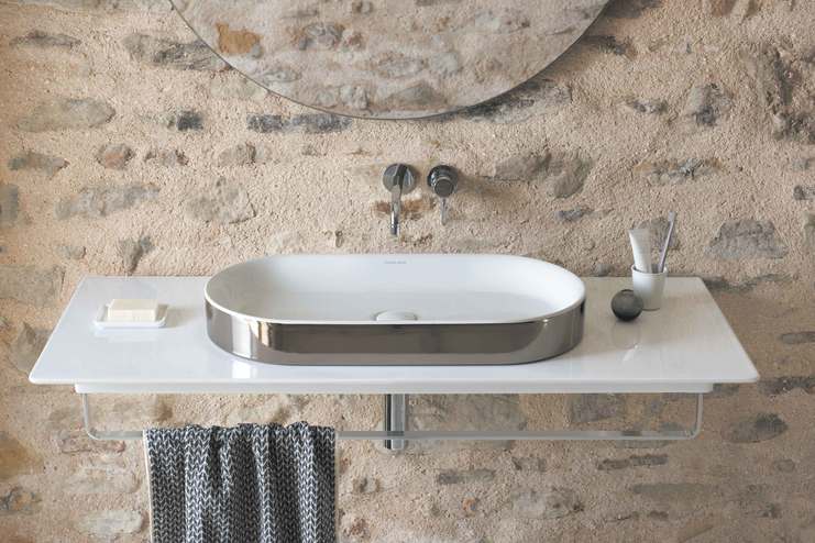 Silberfarbener Waschtisch